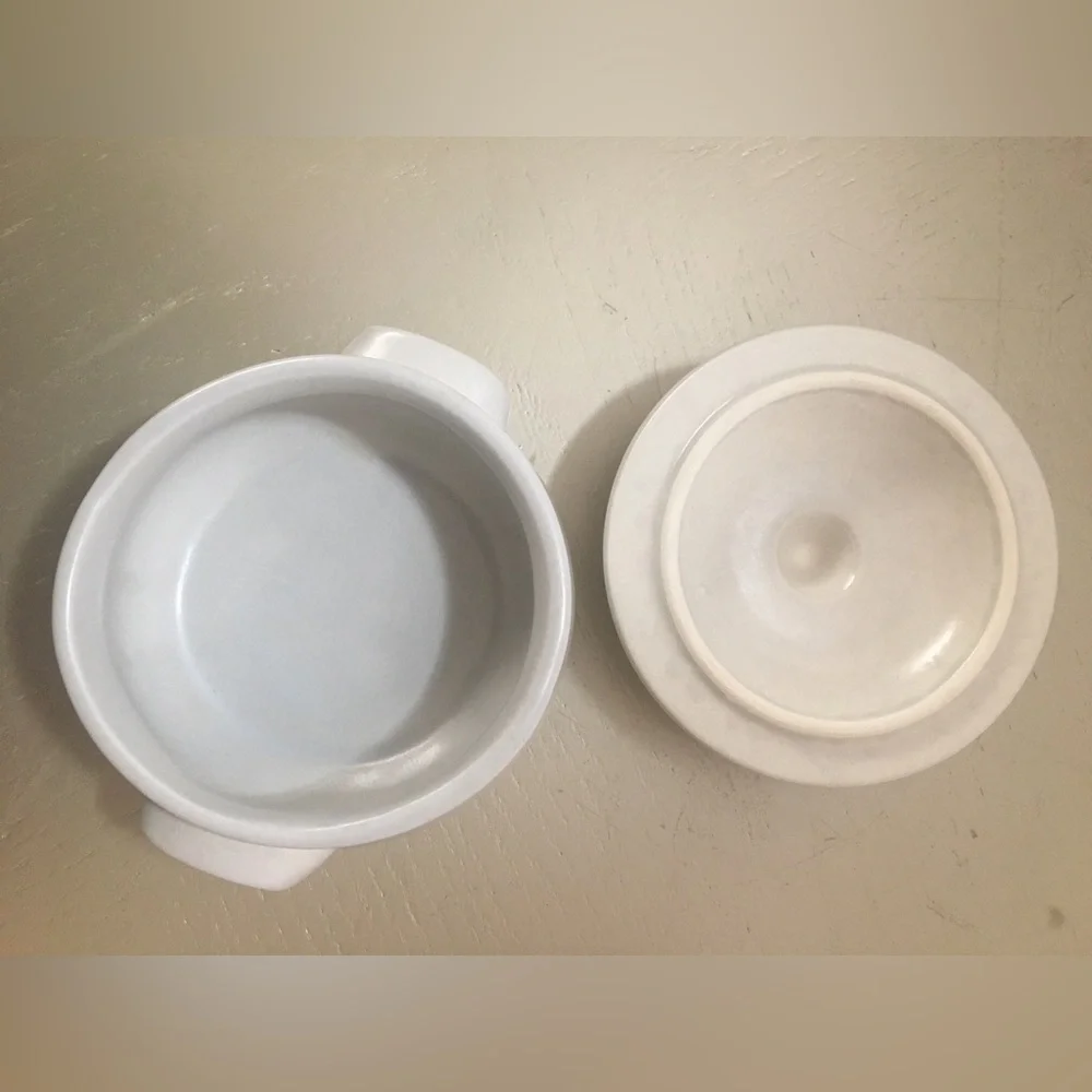 Pfaltzgraff Yorktowne 305Y‎ Individual Casserole/Chowder Bowls with Lids Pair